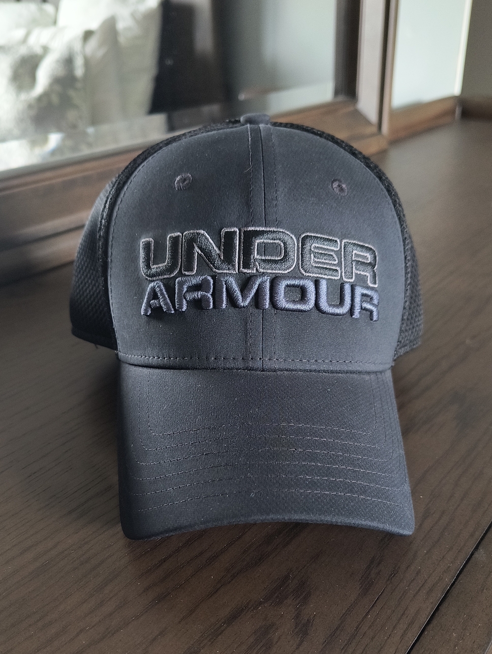 Men's Under Armour Black Mesh Back Baseball Cap